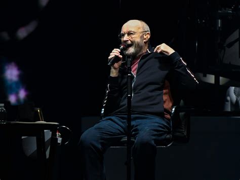 Phil Collins allt mer orörlig – efter sjukdom .
